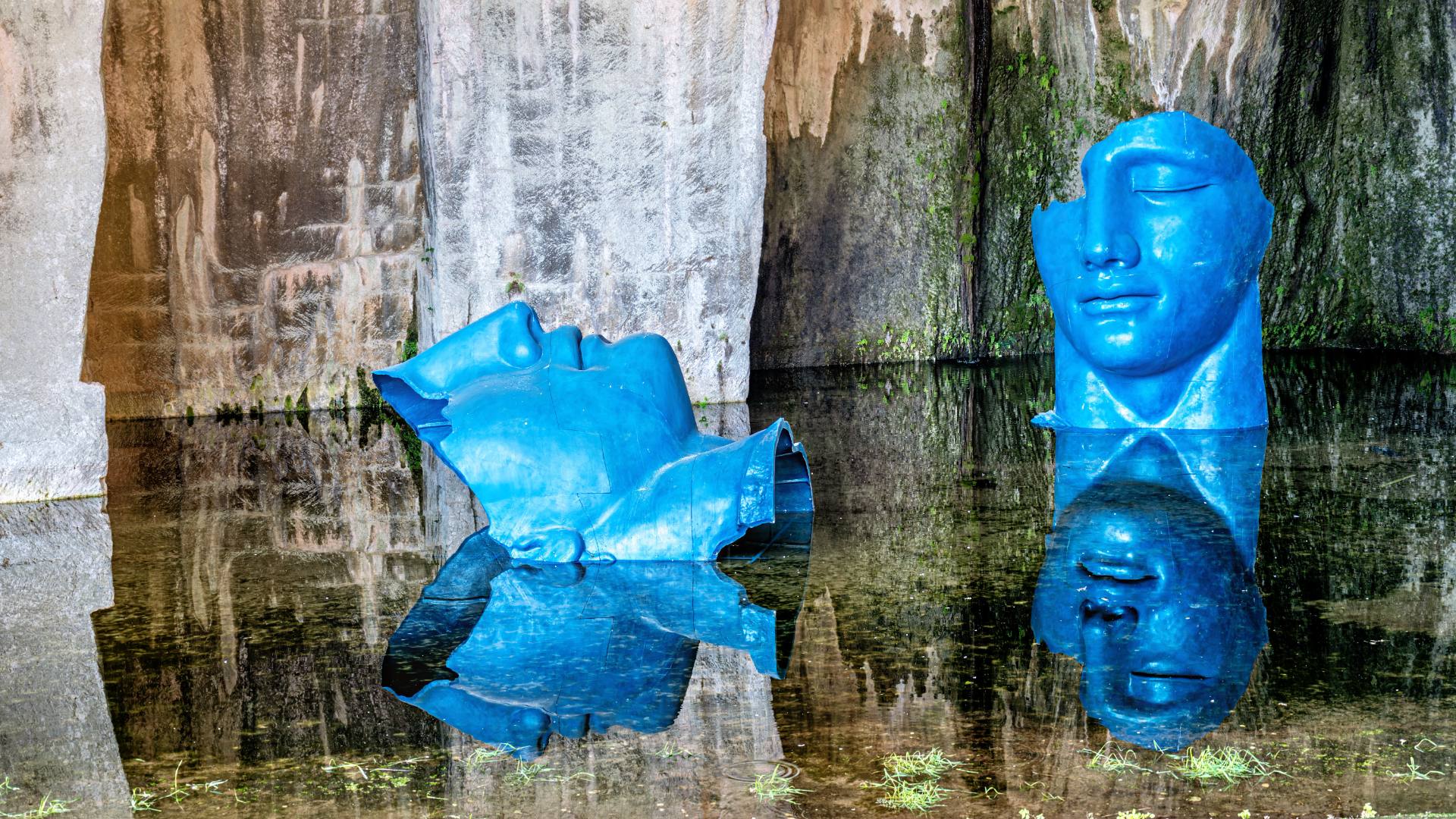 Die Grotta dei Cordari beherbergt vom 16. April 2024 bis zum 31. Mai 2025 einige skulpturale Werke des polnischen Künstlers Igor Mitoraj.